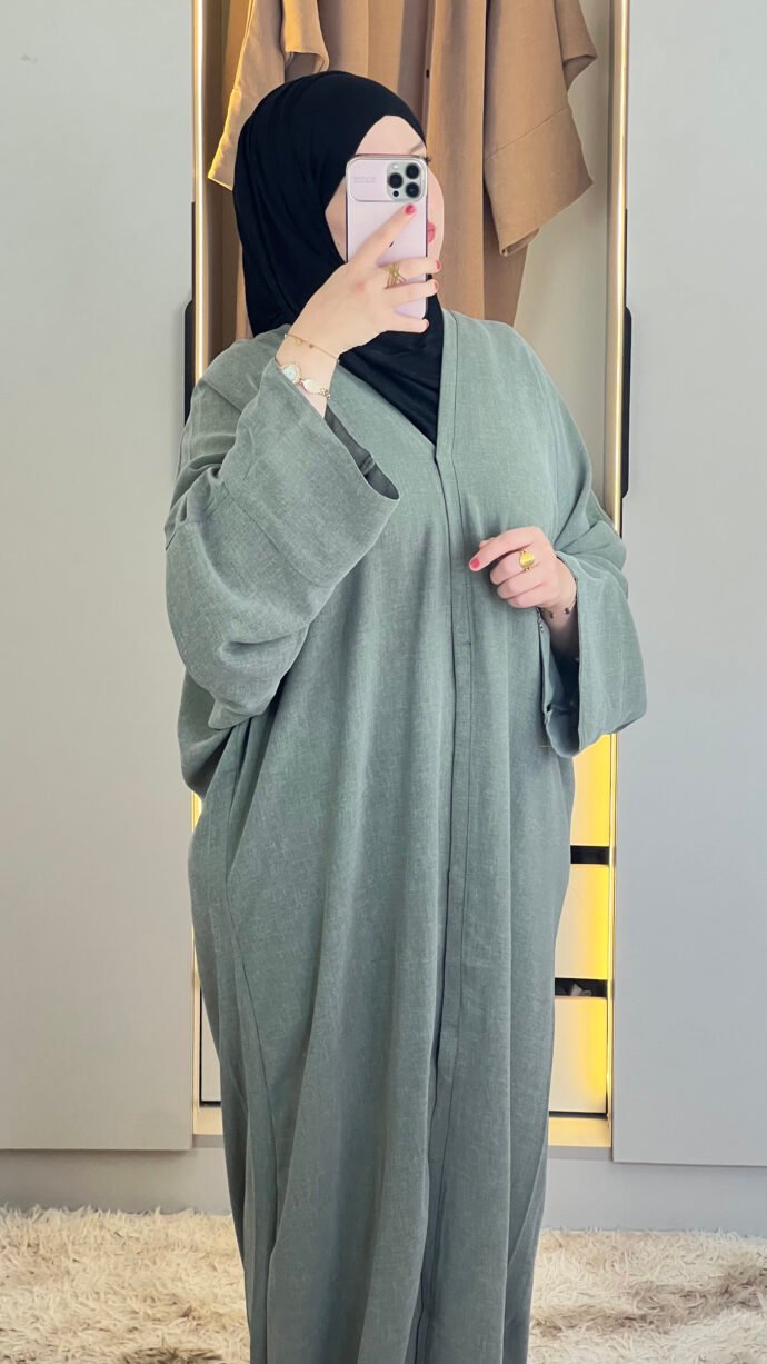 عباية لارا